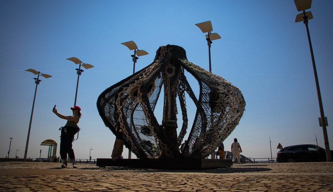 Taiwanese sculpture at Princes Dock