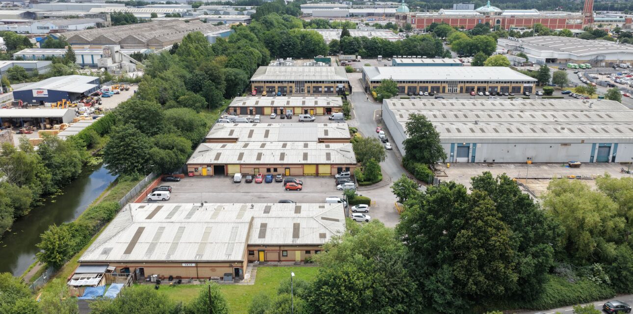 photo of the Bridgewater Centre with Trafford Centre and canal